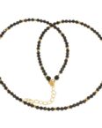 Bella Carina Perlenkette Kette mit 3 mm facettierten Spinell Perlen und goldfarbenen Glasperlen, mit Spinell Perlen