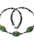 Bella Carina Perlenkette Kette mit Mosaik Murano Glas Perlen grün und Achat, Mangetverschluss