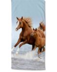 GMD Living Strandtuch FREE, Motiv: Pferde auf der Vorderseite und weiße Rückseite