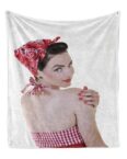 Wohndecke Gemütlicher Plüsch für den Innen- und Außenbereich, Abakuhaus, Pin up Girl Halter-Neck Bikini-Dame